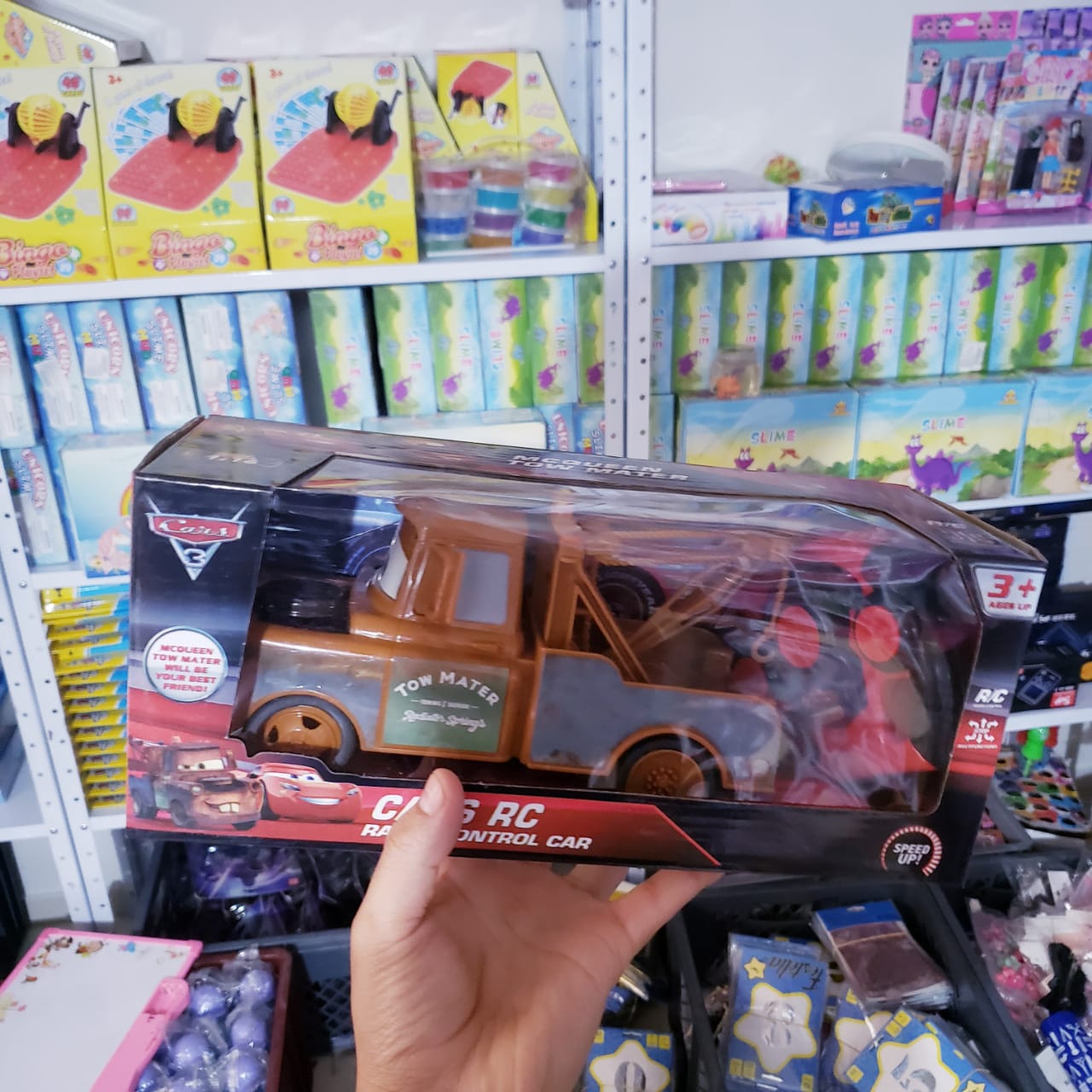 Carro a control remoto Tow mate pixar